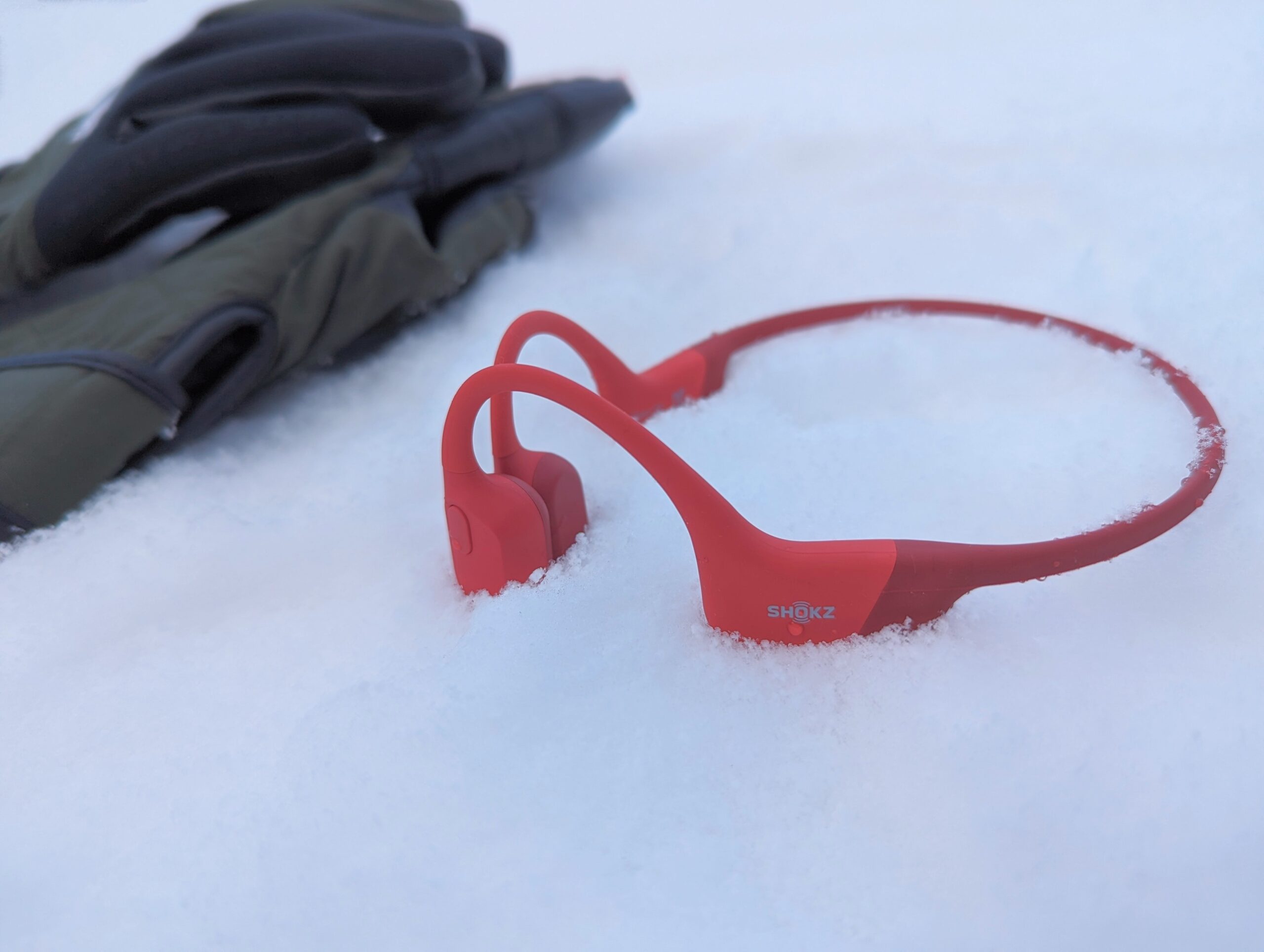 Shokz OPENRUN スノボのために骨伝導イヤホン買ってみた | wit-bot